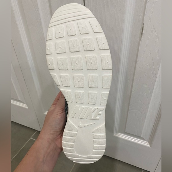 Women’s Nike Running Shoes - Picture 4 of 4